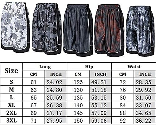 Os shorts de basquete masculino acima da água