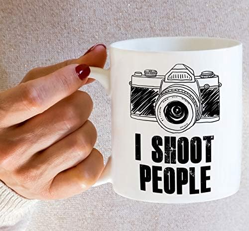 Retreez Funny Mug - Eu atiro pessoas, fotógrafo de câmera 11 oz canecas de café cerâmica - engraçado, sarcasmo, sarcástico, motivacional e inspirado presentes de aniversário para amigos, colegas de trabalho, irmãos, pai ou mãe.