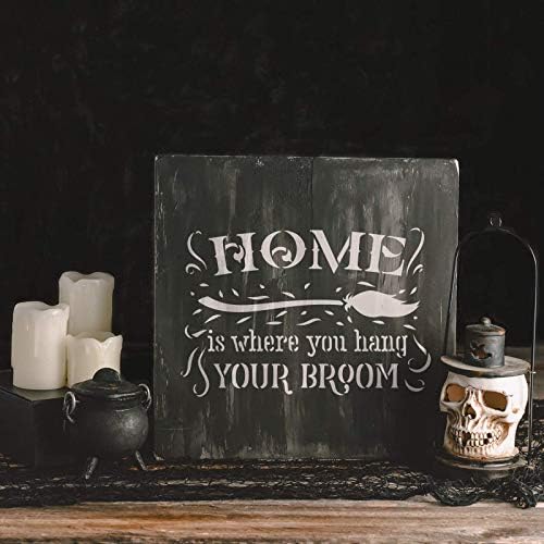 Casa é onde você pendura seu estêncil de halloween de vassoura - estênceis reutilizáveis ​​para pintura - Create DIY Home é onde você pendura sua vassoura Halloween sinal de decoração de casa