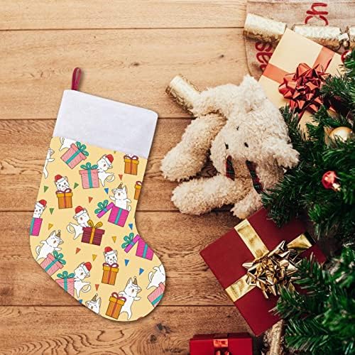Adoráveis ​​caixas de gatos e presentes meias de meia de Natal com lareira de pelúcia pendurada para decoração da casa da árvore de