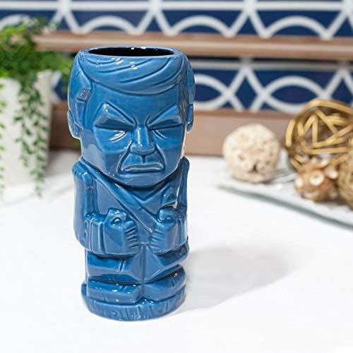 Geeki Tikis Star Trek Dr. McCoy Mug | Estrela oficial Trek colecionável estilo de cerâmica de estilo tiki | Detém 20 onças