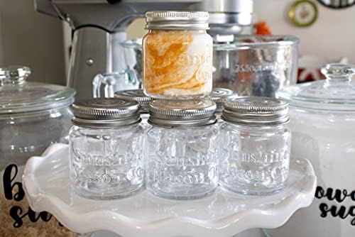 Sunshine Mason Co. Mini Mason Jar Shot Glasses com tampa de metal 2 oz com colheres de sobremesa, 12 peças