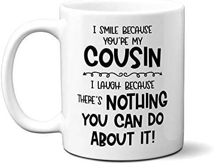 Cae Design Co I Sorrio porque você é minha prima caneca de café - engraçada para homens Cousins ​​- Melhor Valor do aniversário da mordaça Natal