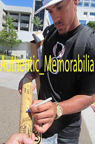 Ronald Guzman Game autografado usou Louisville Slugger Bat w/prova, foto de Ronald assinando para nós, Texas Rangers,