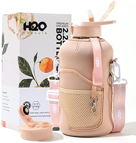 Cápsula H2O 2.2L Botthe de água de meio galão com manga de armazenamento e palha removível - BPA Free Large Reutilable Drink Recectista com alça - grande jarro esportivo, 2,2 litros, Sandy Beige