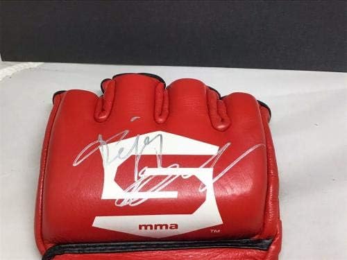 O Fedor Emelianenko assinou o Strikeforce Fight Glove Auto PSA/DNA CoA 1D - luvas autografadas do UFC