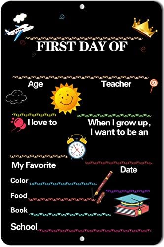 Primeiro dia do placar do conselho escolar, primeiro dia do quadro -negro do jardim de infância para crianças, meninas e garotos, meu