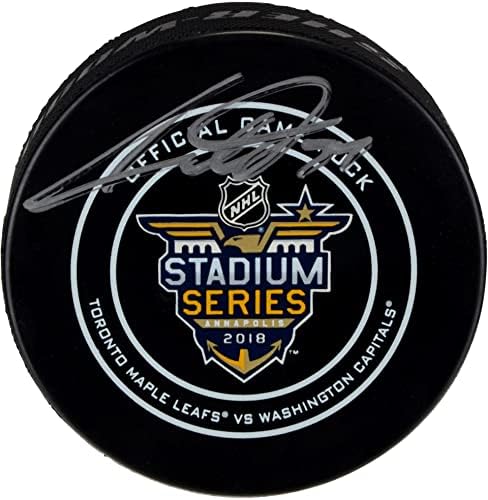 Auston Matthews Toronto Maple Leafs autografou 2018 NHL Stadium Series Game Official Game Puck - Autografado NHL Pucks