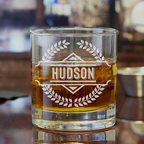 Glass de uísque de 10,25 oz de gravação personalizada - Presentes de Natal de Bourbon de Bourbon personalizados para homens, Dad Scotch Bebching Birthdand Birthday Girs, Groomsmen, Rochas de coquetel de bebidas antigas, Hudson