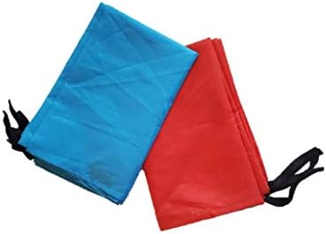 Tote a um forte cobertores extras vermelhos/azuis