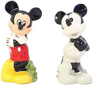 Enesco 6002271 Disney Ceramics Mickey Mouse então e agora 90º aniversário saltadores de sal e pimenta, 3,5 polegadas, multicolor
